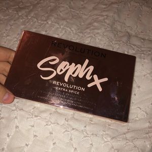 Soph x Revolution Extra Spice Eueshadow Palette